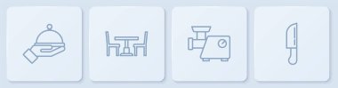 Sırayı tepsiyle, mutfak kıyma makinesiyle, tahta masa sandalyesi ve bıçakla donatın. Beyaz kare düğme. Vektör