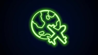 Parlayan neon hattı Globe 'un uçan uçak ikonu siyah arka planda izole edildi. Uçak Dünya 'nın etrafında uçuyor. Uçak dünyası ikonu. 4K Video hareketli grafik canlandırması