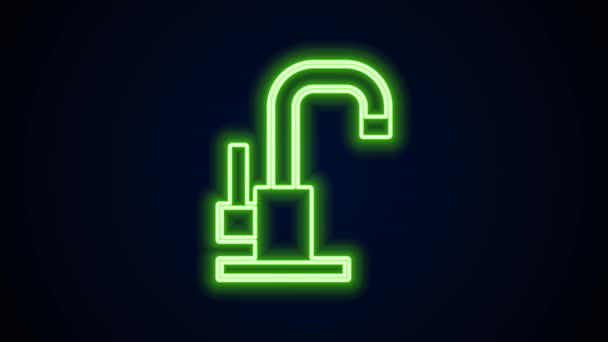 Glödande neon line Vatten kran ikonen isolerad på svart bakgrund. 4K Video motion grafisk animation — Stockvideo