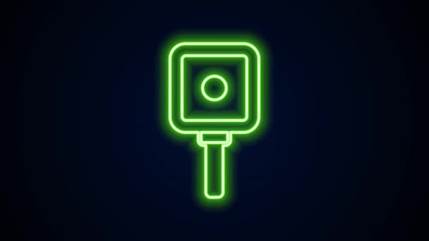Glödande neon line Stekpanna ikon isolerad på svart bakgrund. Stek eller stekt mat symbol. 4K Video motion grafisk animation — Stockvideo