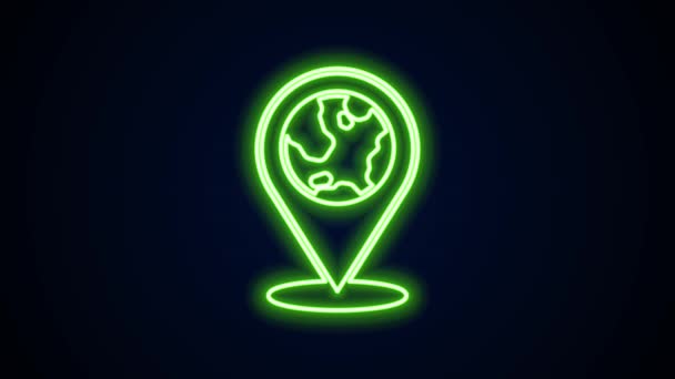 Gloeiende neon lijn Locatie op de wereldbol pictogram geïsoleerd op zwarte achtergrond. Wereld of Aarde teken. 4K Video motion grafische animatie — Stockvideo