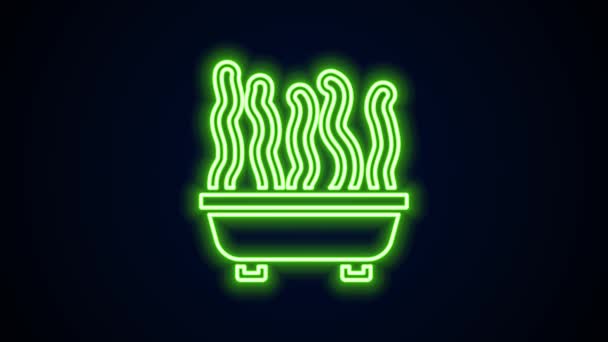 Gloeiende neon lijn Plant in pot pictogram geïsoleerd op zwarte achtergrond. Planten groeien in een pot. Plantenteken. 4K Video motion grafische animatie — Stockvideo