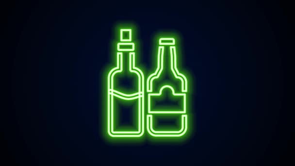 Ligne lumineuse au néon icône bouteille de whisky isolé sur fond noir. Animation graphique de mouvement vidéo 4K — Video