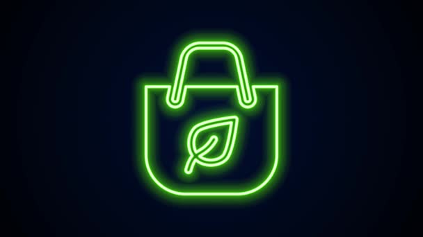 Glödande neon line papper shoppingväska med återvinning ikon isolerad på svart bakgrund. Väska med återvinningssymbol. 4K Video motion grafisk animation — Stockvideo