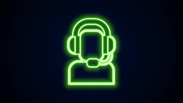 Glödande neon line Man med ett headset ikon isolerad på svart bakgrund. Supportoperatör i kontakt. Koncept för callcenter, kundsupport. 4K Video motion grafisk animation — Stockvideo