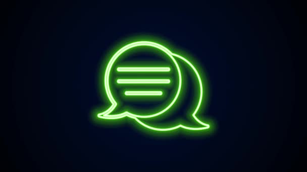 Gloeiende neon lijn Speech bubble chat pictogram geïsoleerd op zwarte achtergrond. Bericht icoon. Communicatie of commentaar chat symbool. 4K Video motion grafische animatie — Stockvideo