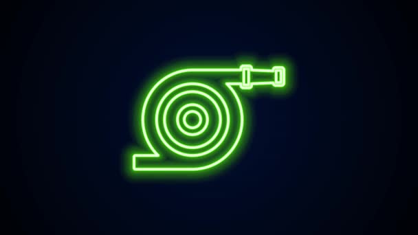 Linea neon incandescente icona del tubo da giardino isolato su sfondo nero. Icona pistola a spruzzo. Attrezzature per innaffiare. Animazione grafica 4K Video motion — Video Stock