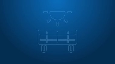 Beyaz çizgi güneş enerjisi simgesi mavi arkaplanda izole edildi. 4K Video hareketli grafik canlandırması