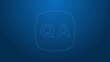 Soru ve Yanıt simgesinin mavi arkaplanda izole edildiği beyaz çizgi konuşma kabarcıkları. Q ve A sembolü. SSS işareti. Konuşma balonu ve çizelgesi. 4K Video hareketli grafik canlandırması