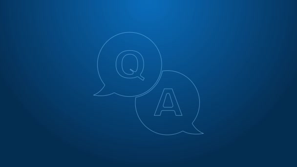 Biała linia Pęcherzyki mowy z ikoną pytania i odpowiedzi izolowane na niebieskim tle. Symbol Q i A. Podpis FAQ. Dyskusja bańka mowy i wykres. 4K Animacja graficzna ruchu wideo — Wideo stockowe