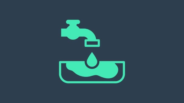 Ікона проблеми бірюзової води ізольована на синьому фоні. Проблеми, пов "язані з охороною здоров" я в бідних країнах. 4K Відеографічна анімація — стокове відео