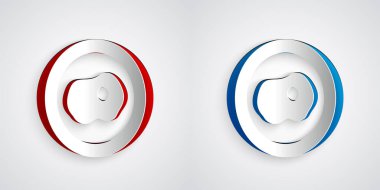 Kağıt kesiği, gri arka planda izole edilmiş yumurta simgesi. Ev yemeği, sahanda yumurta, sağlıklı kahvaltı, omlet ikonu. Kağıt sanatı tarzı. Vektör.