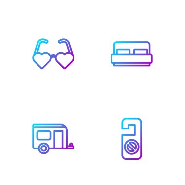 Lütfen rahatsız etmeyin, karavan, kalp şeklinde aşk gözlükleri ve otel odası yatağı. Renk simgeleri. Vektör