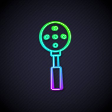 Parlayan neon çizgisi Spatula simgesi siyah arkaplanda izole edildi. Mutfak spatula ikonu. Barbekü spatula işareti. Barbekü ve ızgara aleti. Vektör.