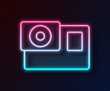 Parlayan neon hattı Eylem aşırı kamera simgesi siyah arkaplanda izole edildi. Ekstrem sporları çekmek için video kamera ekipmanı. Vektör.