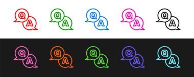 Konuşma baloncuklarını Soru ve Yanıt simgesiyle siyah ve beyaz arkaplanda izole et. Q ve A sembolü. SSS işareti. Konuşma balonu ve çizelgesi. Vektör.