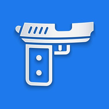 Kağıt kesiği Pistol veya silah simgesi mavi arka planda izole edilmiş. Polis ya da askeri silah. Küçük ateşli silah. Kağıt sanatı tarzı. Vektör.