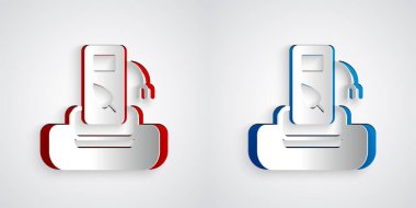 Kağıt kesiği ya da benzin istasyonu simgesi gri arka planda izole edilmiş. Araba yakıtı sembolü. Benzin pompası. Kağıt sanatı tarzı. Vektör