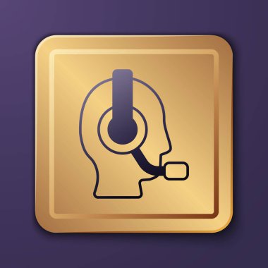 Mor arka planda izole edilmiş bir kulaklık simgesi olan mor adam. Destek operatörü hatta. Çağrı merkezi konsepti, müşteri destek servisi. Altın kare düğme. Vektör