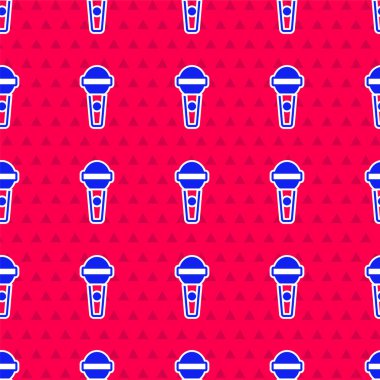 Mavi Mikrofon simgesi kırmızı arkaplanda izole edilmiş. Radyodaki mikrofondan. Sözcü işareti. Vektör