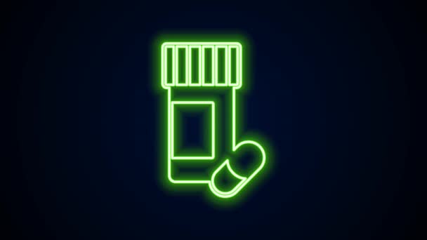 Gloeiende neon lijn Medicijn fles en pillen pictogram geïsoleerd op zwarte achtergrond. Flessenpil teken. Farmaceutisch ontwerp. 4K Video motion grafische animatie — Stockvideo