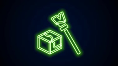 Parlayan neon hattı Isometric küp simgesi siyah arkaplanda izole edildi. Geometrik küp katı simge. 3 boyutlu kare işareti. Kutu sembolü. 4K Video hareketli grafik canlandırması