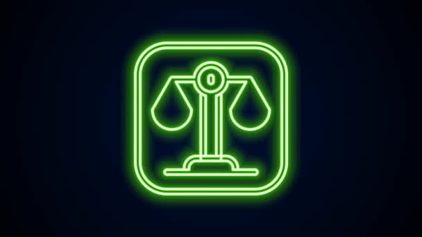 Linha de néon brilhante Escalas de ícone de justiça isolado no fundo preto. Símbolo do Tribunal de Justiça. Sinal da balança. Animação gráfica em movimento de vídeo 4K — Vídeo de Stock