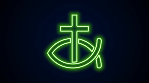 Светящаяся неоновая линия икона христианской рыбы выделена на черном фоне. Символ Иисуса. Видеографическая анимация 4K — стоковое видео