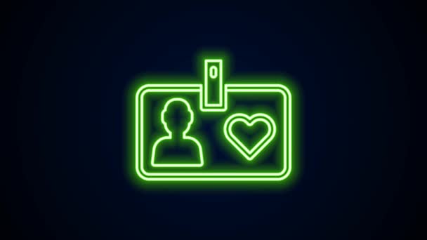 Ragyogó neon vonal Azonosító kártya önkéntes ikon elszigetelt fekete alapon. Önkéntes igazolvány vagy jelvény. 4K Videó mozgás grafikus animáció — Stock videók