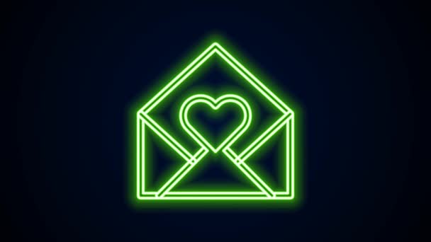 Świecąca neonowa koperta z ikoną walentynkowego serca odizolowana na czarnym tle. Wiadomość miłość. List o miłości i romansie. 4K Animacja graficzna ruchu wideo — Wideo stockowe