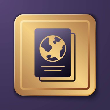 Mor arkaplanda izole edilmiş biyometrik veri simgesine sahip mor pasaport. Kimlik Belgesi. Altın kare düğme. Vektör