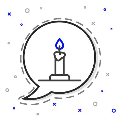 Beyaz arkaplanda izole edilmiş şamdan simgesinde çizgi yakma mumu. Silindirik mum çubuğu ve yanan ateş. Renkli taslak konsepti. Vektör