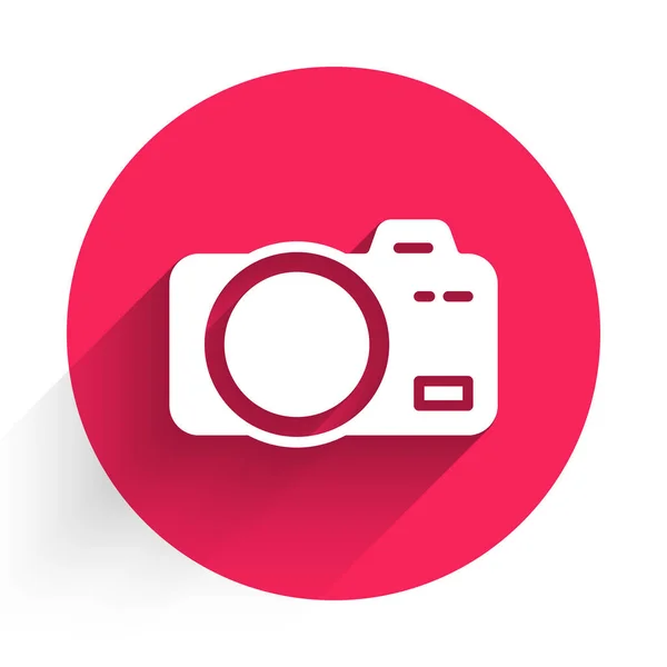 長い影で隔離されたホワイトフォトカメラアイコン フォトカメラ デジタル写真 赤い丸ボタン ベクトル — ストックベクタ