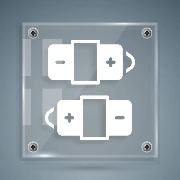 Witte Batterij Pictogram Geïsoleerd Grijze Achtergrond Bliksemschicht Symbool Vierkante Glazen — Stockvector