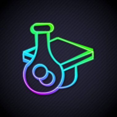 Parlayan neon hattı mezuniyet simgesi siyah arkaplanda izole edildi. Tassel ikonlu mezuniyet şapkası. Vektör