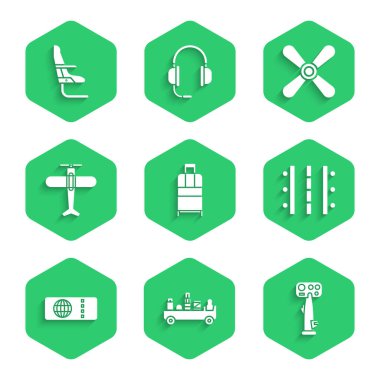 Bavul, havaalanı bagaj çekici, uçak dümeni, pist, uçak bileti, uçak, pervane ve uçak koltuğu ikonu. Vektör