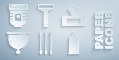 Kulak için pamuk çubuğu, ıslak mendil, adet bardağı, prezervatif, tıraş bıçağı ve epilatör ikonu hazırlayın. Vektör