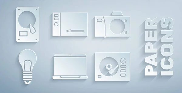 Laptop, Photo camera, Light bulb with conception of idea, Vinyl player, Graphic tablet and Hard disk drive HDD icon. Vector — 스톡 벡터
