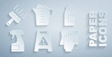 Yerleri ıslat, temizlik malzemesi şişesi, temizlik spreyi, servis, çamaşır deterjanı ve cam temizleme ikonu hazırla. Vektör