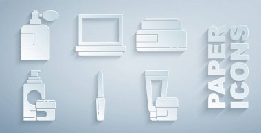 Tırnak törpüsü, krem ya da losyon kozmetik tüpü ayna ve parfüm ikonu ile makyaj tozu hazırla. Vektör