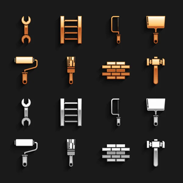 Set Pincel de pintura, cuchillo de masilla, martillo, ladrillos, rodillo, motosierra, llave inglesa e icono de escalera de madera. Vector — Vector de stock