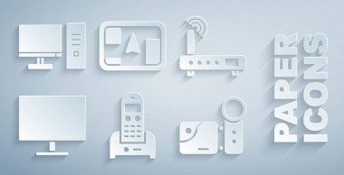 Telefon, Router ve wi-fi sinyali, bilgisayar monitörü, sinema kamerası, harita ve simgeli GPS cihazı ayarla. Vektör