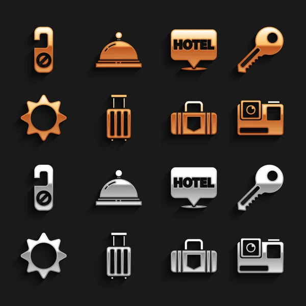 Set Maleta, Llave, Acción cámara extrema, Sol, Ubicación hotel, Por favor, no molestar y el icono de campana de servicio del hotel. Vector — Vector de stock