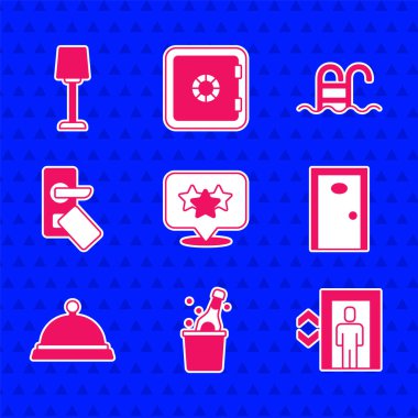 Yıldız reytingleri, şampanya şişesi, asansör, otel kapısı tepsi yiyeceği, dijital kilit, yüzme havuzu ve masa lambası ikonu ile kaplı. Vektör