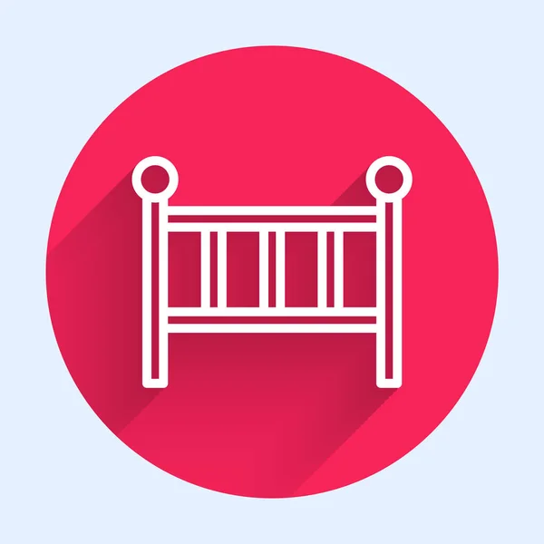 Beyaz çizgi bebek karyolası beşik yatak ikonu uzun gölge arkaplan izole. Kırmızı daire düğmesi. Vektör — Stok Vektör