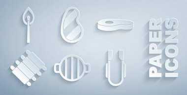 Barbekü ızgarası, biftek, ızgara domuz pirzolası, et maşası ve ateş ikonuyla yanan kibrit hazırla. Vektör