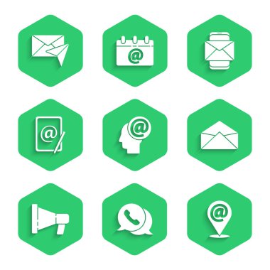 Posta ve e-postayı ayarla, konuşma balonu sohbetli telefon, konum, zarf, megafon, mobil zarf ve simge. Vektör