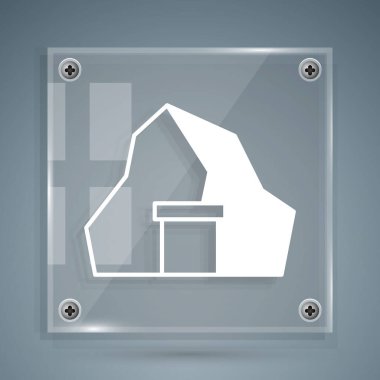 Gri arkaplanda beyaz altın madeni simgesi izole edildi. Kare cam paneller. Vektör