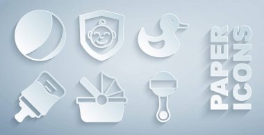 Bebek arabası, plastik ördek, şişe, oyuncak çıngıraklı bebek, kalkanda ve Beach Ball ikonunda. Vektör