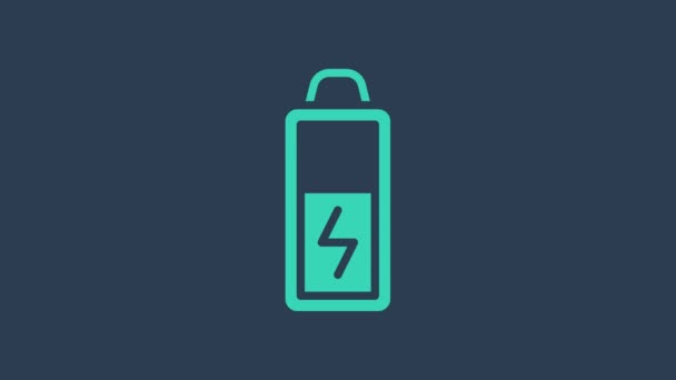 Tyrkysová ikona baterie izolovaná na modrém pozadí. Symbol blesku. Grafická animace pohybu videa 4K — Stock video